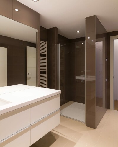 Lavabo totalment equipat a Primer 09