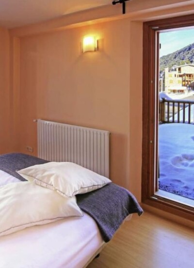 Habitacion pleta de soldeu nieve terraza